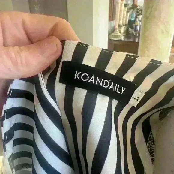 KoanDaily ladies large high low blouse. Long sleeve black and white stripe NWOT - Picture 12 of 13